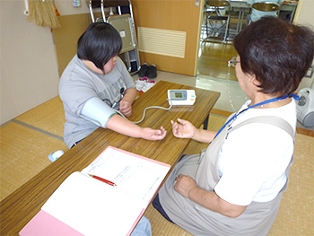看護師酸による血圧測定