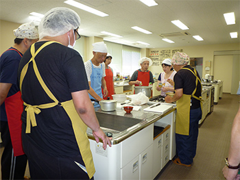 自立を目指して調理クラブ